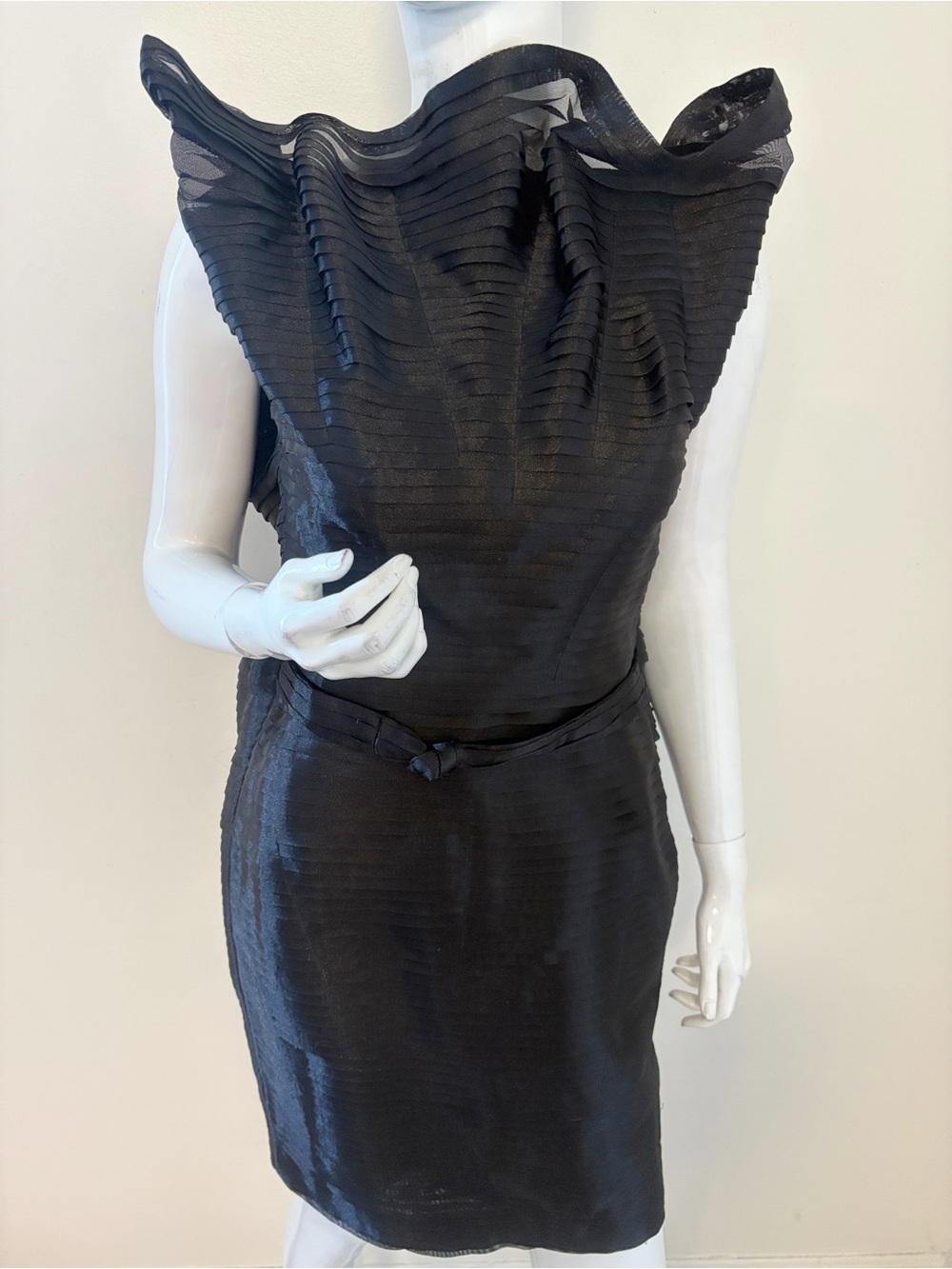 Tadashi Shoji Avant Garde Crinkle Pleated Sculptural Cocktail Dress in Black